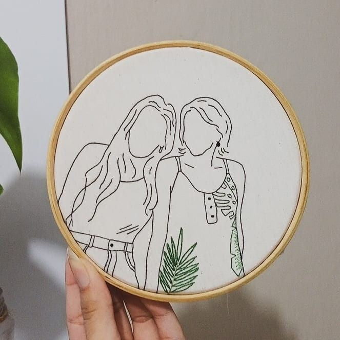 2 Friends | Embroidery Hoop